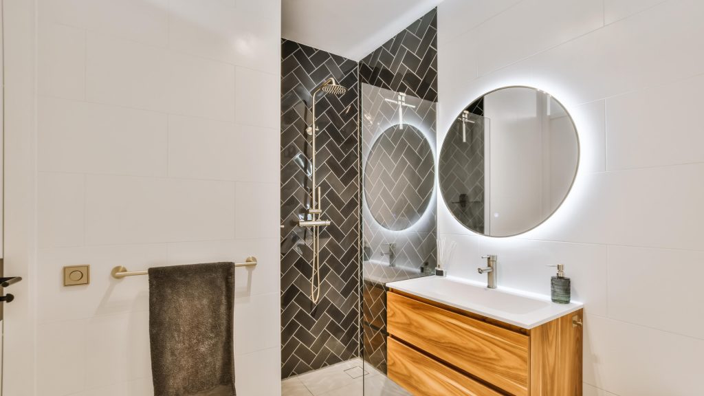 Specchio retroilluminato per bagno padronale