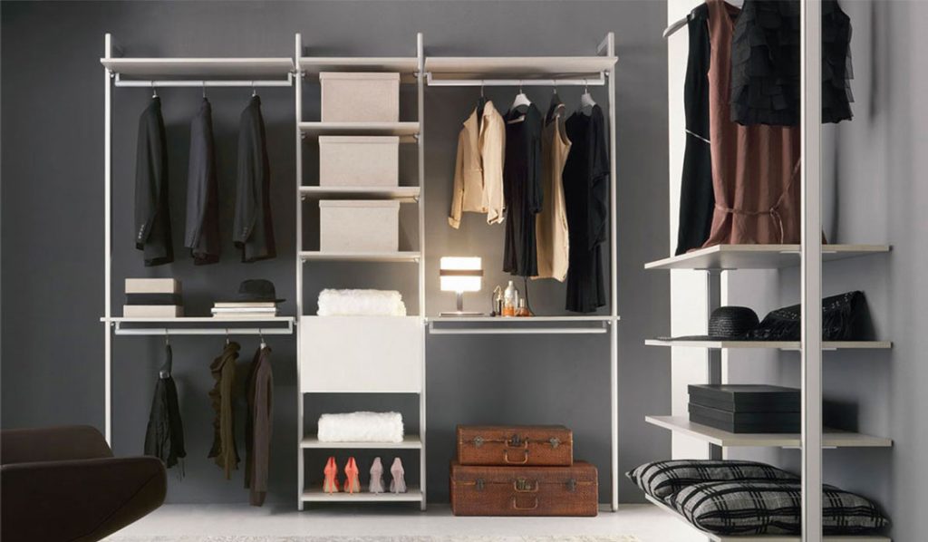 Cabina armadio aperta o chiusa